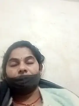 Snapshot of JULEE-740 chatting on 11-18-25, 10:47 JULEE-740 online show from 11-18-25, 10:47