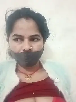 Snapshot of JULEE-740 chatting on 12-13-25, 10:04 JULEE-740 online show from 12-13-25, 10:04