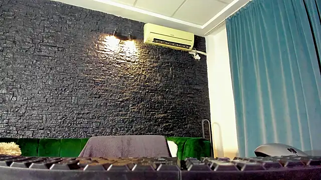 AnneSins online show from 10-13-25, 05:46