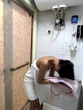 Snapshot of muxin_love chatting on 12-15-25, 05:17 muxin love online show from 12-15-25, 05:17