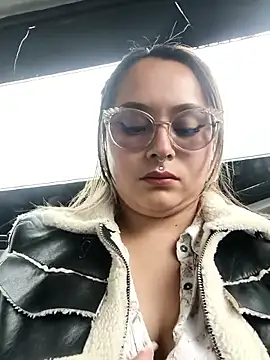 Snapshot of Eiimy_pretty chatting on 12-05-25, 07:21 Eiimy pretty online show from 12-05-25, 07:21