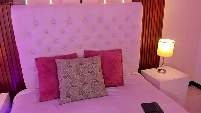 ViolettaAlemida online show from 09-22-25, 12:18