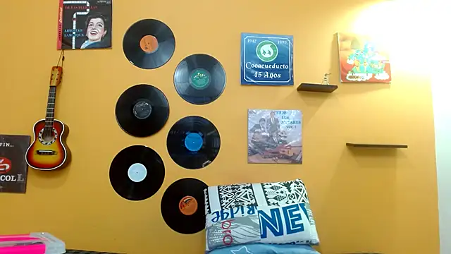 Snapshot of skinnyverus18 chatting on 09-21-25, 06:53 skinnyverus18 online show from 09-21-25, 06:53