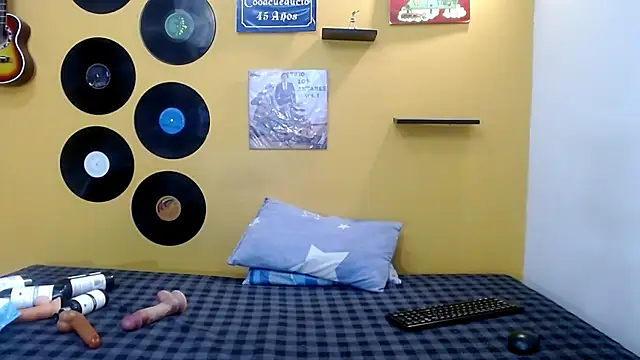 skinnyverus18 online show from 04-04-26, 06:49