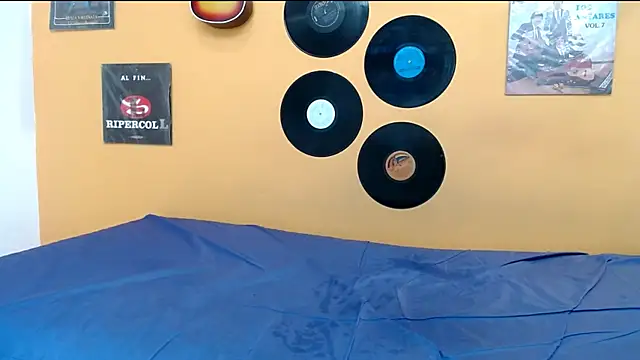 skinnyverus18 online show from 05-06-26, 07:52