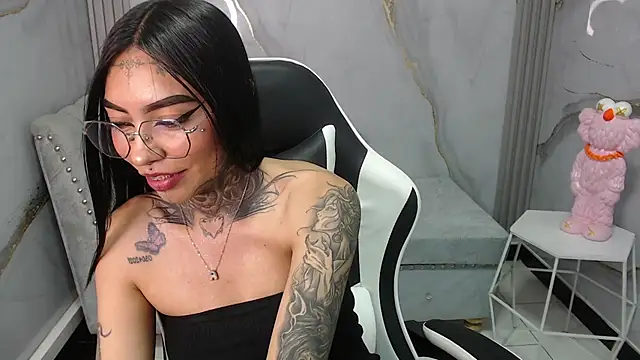 Ashley Blum v online show from 10-01-25, 08:04