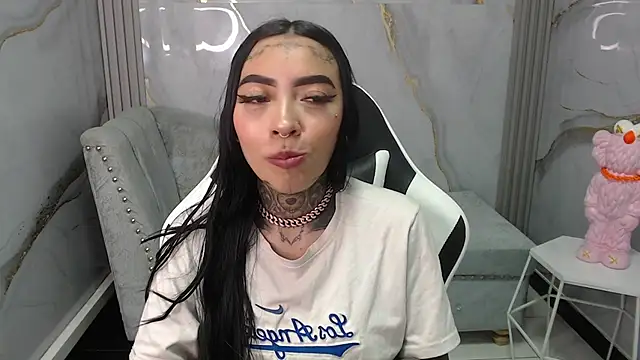 Ashley Blum v online show from 10-08-25, 08:17