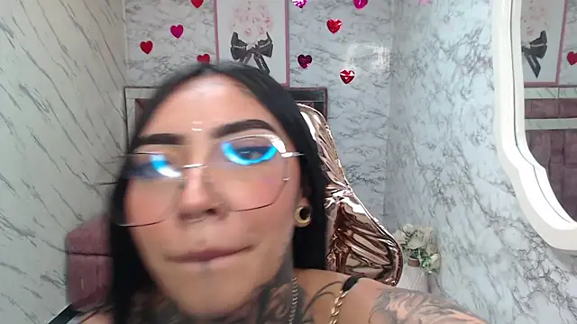 Ashley Blum v online show from 10-27-25, 08:02