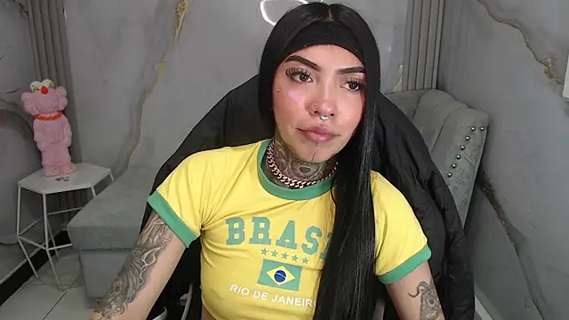 Ashley Blum v online show from 12-15-25, 08:24