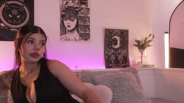 sophieee art online show from 09-11-25, 06:30