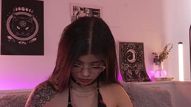 sophieee art online show from 10-09-25, 06:50