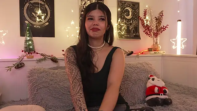 sophieee art online show from 12-16-25, 08:36