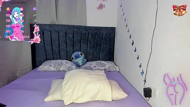 Snapshot of emmie_bunny chatting on 12-16-25, 11:21 emmie bunny online show from 12-16-25, 11:21