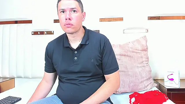 Snapshot of CandyandSteven chatting on 11-05-25, 02:55 CandyandSteven online show from 11-05-25, 02:55