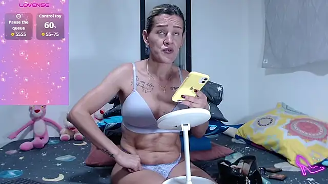 Snapshot of AllysonStonne chatting on 10-16-25, 11:06 AllysonStonne online show from 10-16-25, 11:06