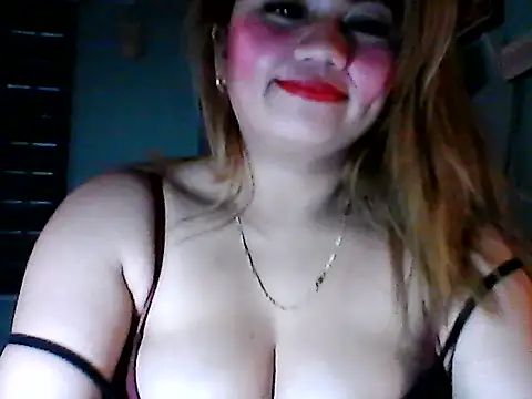 Snapshot of Miss_Heart chatting on 10-05-25, 09:18 Miss Heart online show from 10-05-25, 09:18