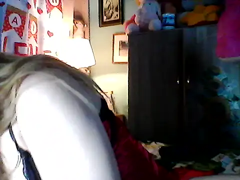 Snapshot of Miss_Heart chatting on 11-14-25, 08:46 Miss Heart online show from 11-14-25, 08:46