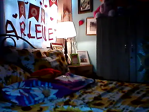 Snapshot of Miss_Heart chatting on 11-21-25, 01:15 Miss Heart online show from 11-21-25, 01:15