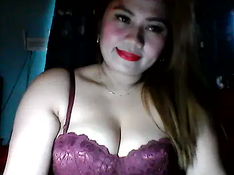 Snapshot of Miss_Heart chatting on 03-16-26, 09:13 Miss Heart online show from 03-16-26, 09:13