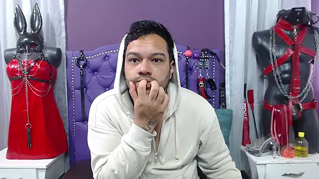 Snapshot of Stevens_db chatting on 11-11-25, 08:42 Stevens db online show from 11-11-25, 08:42