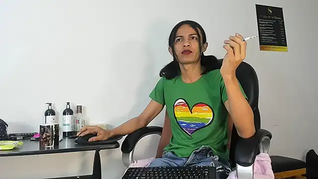 Snapshot of Aisha_hotts777 chatting on 11-28-25, 04:26 Aisha hotts777 online show from 11-28-25, 04:26