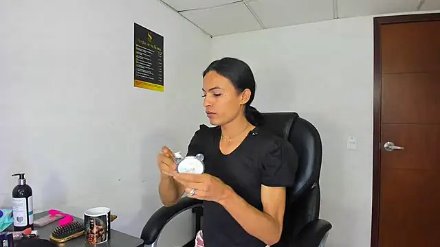 Snapshot of Aisha_hotts777 chatting on 12-21-25, 04:41 Aisha hotts777 online show from 12-21-25, 04:41