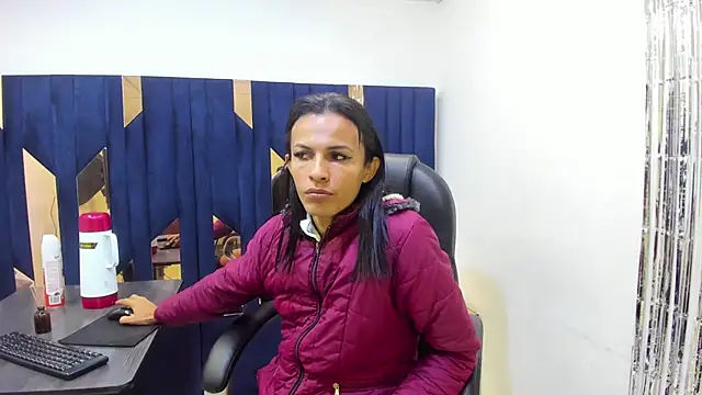 Snapshot of Aisha_hotts777 chatting on 05-08-26, 03:12 Aisha hotts777 online show from 05-08-26, 03:12