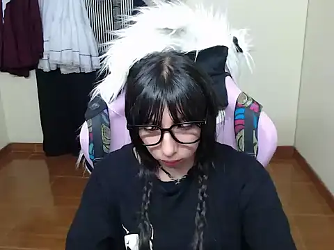 ScarlettShirahoshi online show from 12-13-25, 11:10