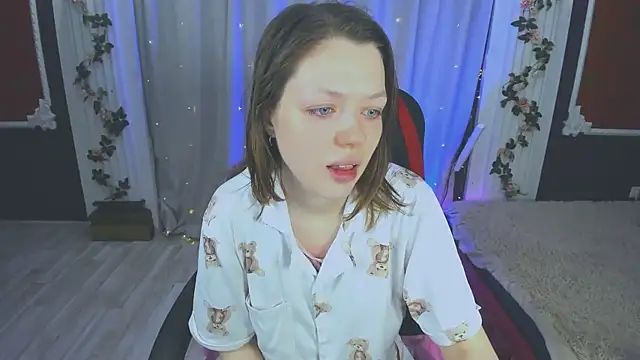 Snapshot of Lunar_Lily chatting on 10-08-25, 05:49 Lunar Lily online show from 10-08-25, 05:49