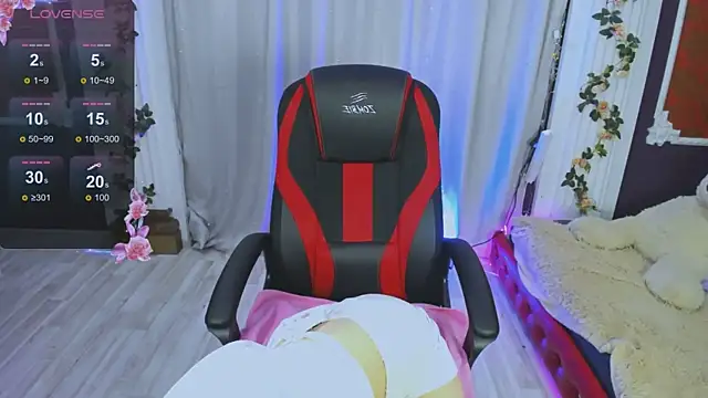 Snapshot of Lunar_Lily chatting on 10-12-25, 05:28 Lunar Lily online show from 10-12-25, 05:28