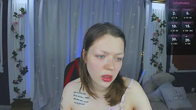 Snapshot of Lunar_Lily chatting on 10-22-25, 06:46 Lunar Lily online show from 10-22-25, 06:46