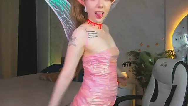 Snapshot of Lunar_Lily chatting on 10-29-25, 06:26 Lunar Lily online show from 10-29-25, 06:26