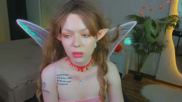 Snapshot of Lunar_Lily chatting on 10-30-25, 05:53 Lunar Lily online show from 10-30-25, 05:53