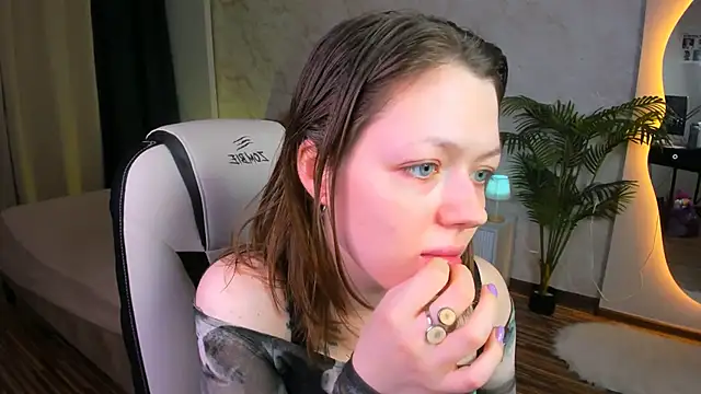 Snapshot of Lunar_Lily chatting on 11-05-25, 05:40 Lunar Lily online show from 11-05-25, 05:40