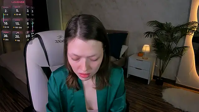 Snapshot of Lunar_Lily chatting on 11-11-25, 05:40 Lunar Lily online show from 11-11-25, 05:40