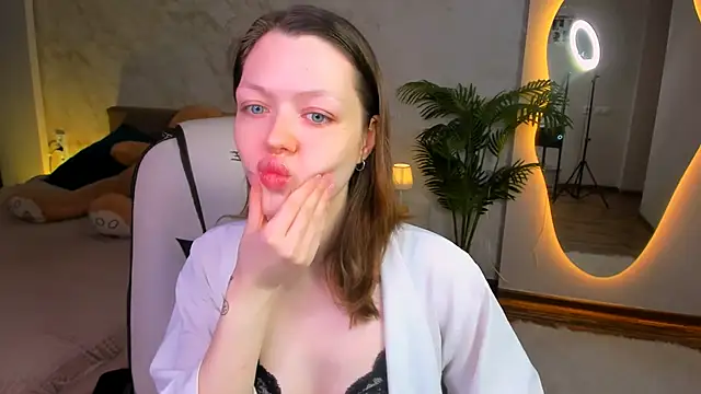 Snapshot of Lunar_Lily chatting on 12-01-25, 05:34 Lunar Lily online show from 12-01-25, 05:34