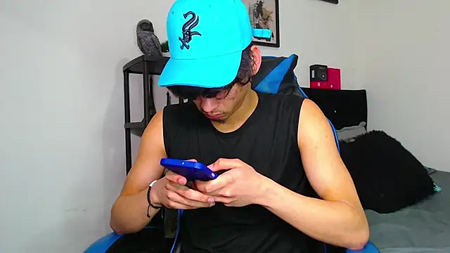 Gael Jones online show from 11-27-25, 02:24