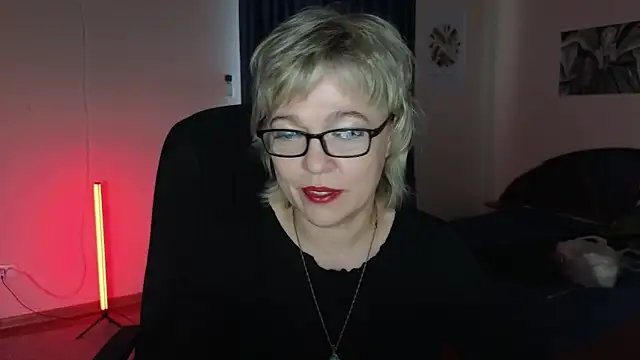 Snapshot of Rosette_Pricky chatting on 09-11-25, 01:00 Rosette Pricky online show from 09-11-25, 01:00