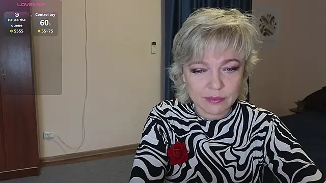 Snapshot of Rosette_Pricky chatting on 10-26-25, 02:34 Rosette Pricky online show from 10-26-25, 02:34