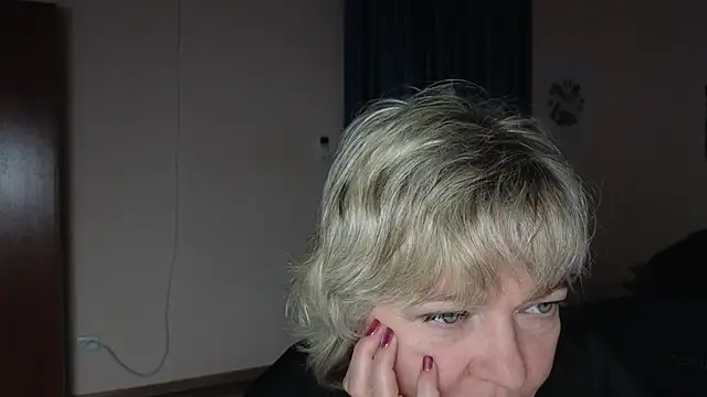 Snapshot of Rosette_Pricky chatting on 11-15-25, 02:35 Rosette Pricky online show from 11-15-25, 02:35