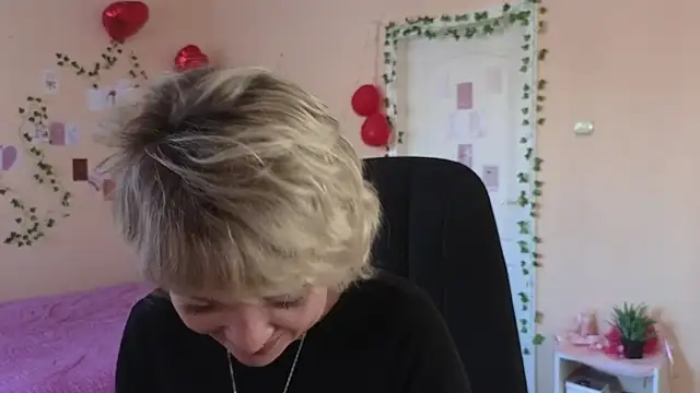 Snapshot of Rosette_Pricky chatting on 03-12-26, 02:01 Rosette Pricky online show from 03-12-26, 02:01