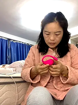 Snapshot of cgooh-611 chatting on 10-24-25, 04:53 cgooh-611 online show from 10-24-25, 04:53