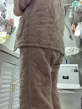 Snapshot of cgooh-611 chatting on 11-22-25, 01:26 cgooh-611 online show from 11-22-25, 01:26