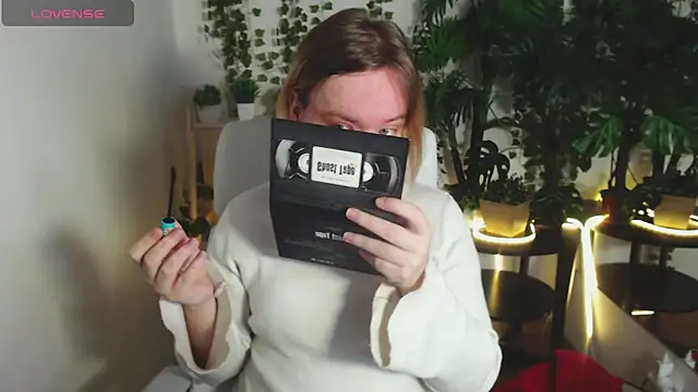 Amanda Butlerr online show from 12-17-25, 09:04