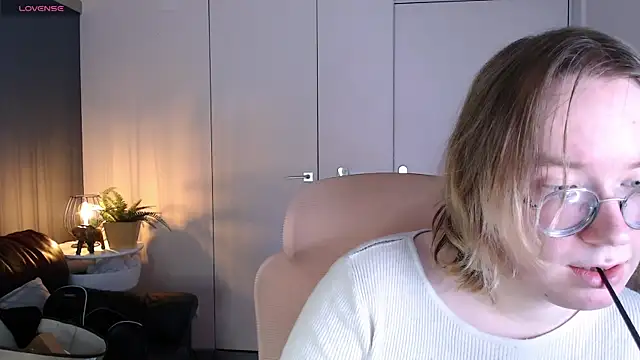 Snapshot of Amanda_Butlerr chatting on 05-08-26, 10:53 Amanda Butlerr online show from 05-08-26, 10:53