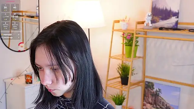 Snapshot of SuzanneHowse chatting on 01-14-26, 04:07 SuzanneHowse online show from 01-14-26, 04:07