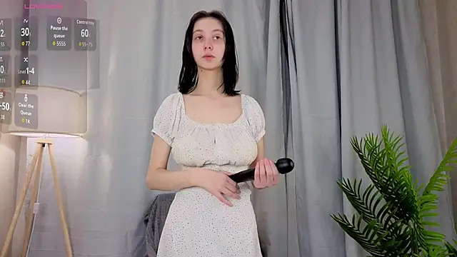 Snapshot of SuzanneHowse chatting on 03-27-26, 04:07 SuzanneHowse online show from 03-27-26, 04:07