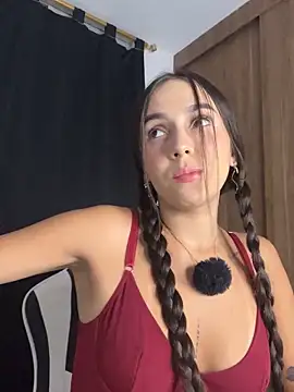 Snapshot of Scarlett05 chatting on 09-19-25, 01:07 Scarlett05 online show from 09-19-25, 01:07