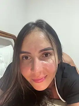 Snapshot of Scarlett05 chatting on 11-18-25, 01:22 Scarlett05 online show from 11-18-25, 01:22