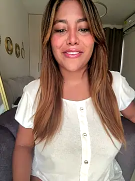 Snapshot of MegannHills chatting on 09-26-25, 02:54 MegannHills online show from 09-26-25, 02:54